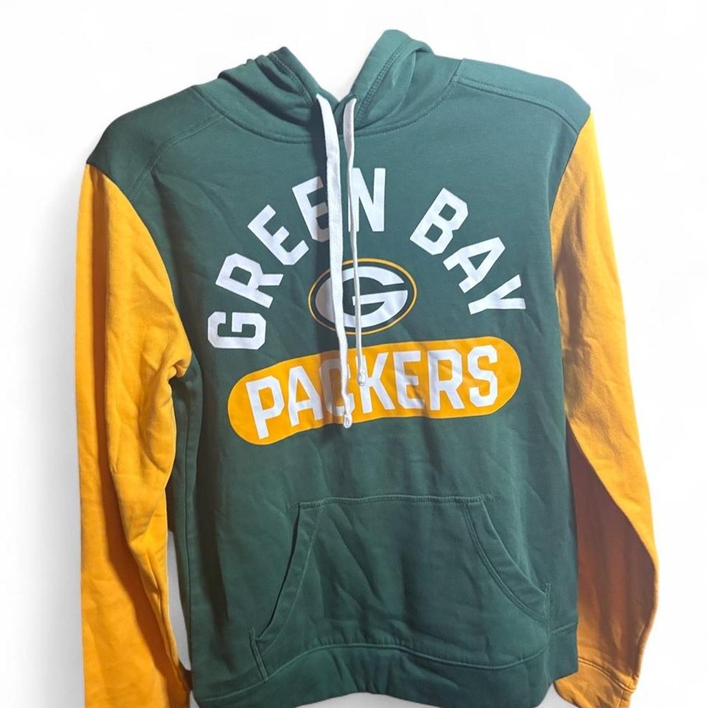 Green Bay Packers Fanatics hoodie with white text and logo M